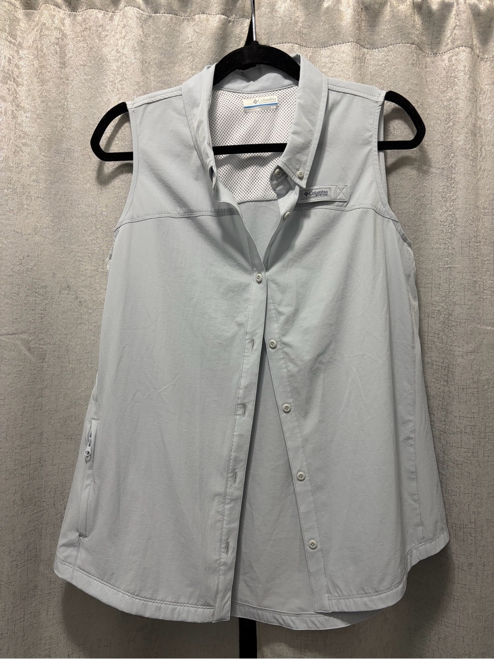 Columbia Women's Light Gray Sleeveless Button-Front Vest
